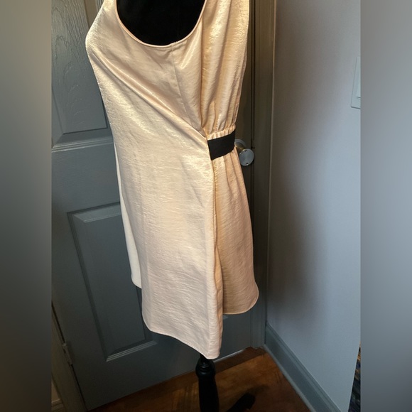 Simply Vera wang med. sleeveless top with belt - Picture 3 of 4